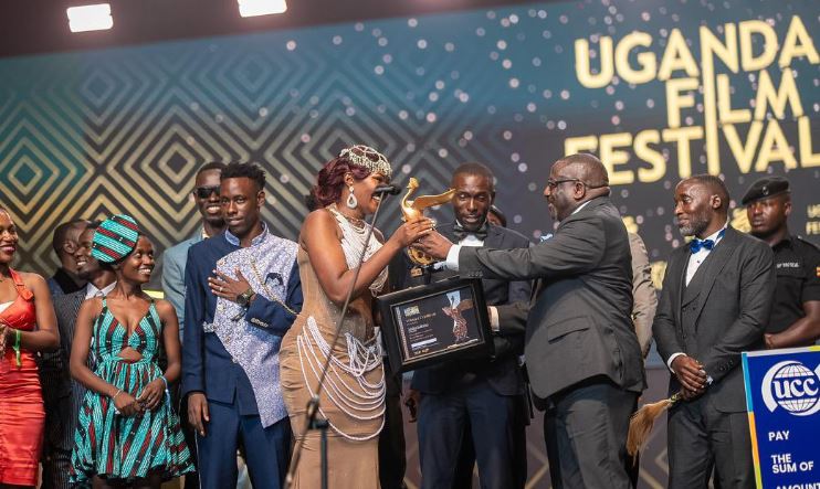 Nisha Kalema accepts award at the Uganda Film Festival.